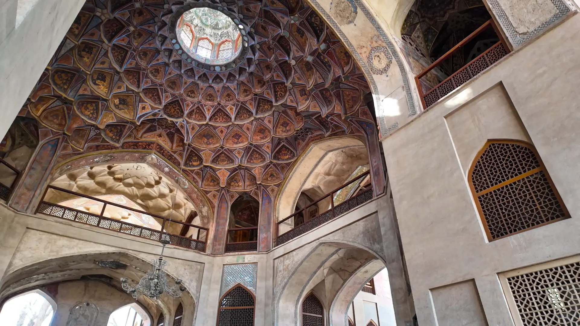 سفر تصویری به کاخ هشت بهشت اصفهان و تحلیل معماری